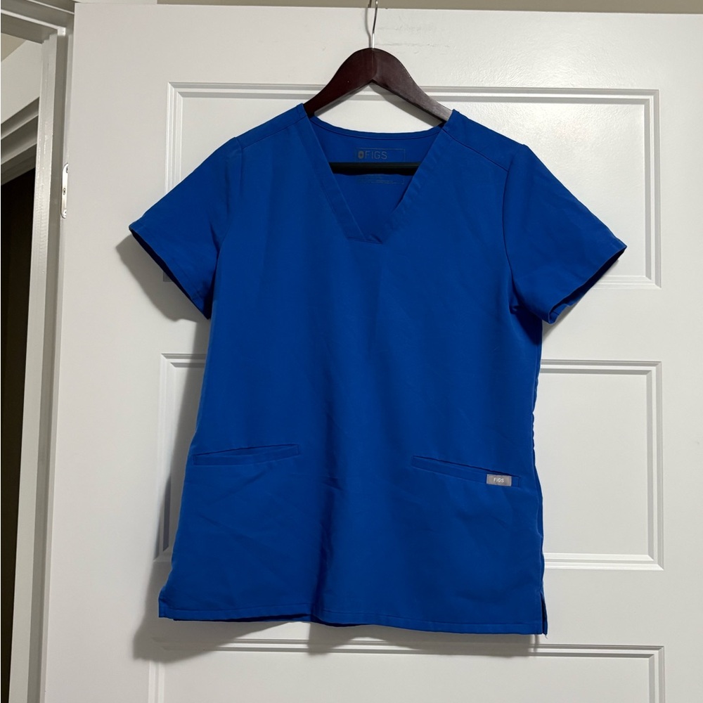 FIGS Casma Three Pocket Scrub Top in royal blue.  Sz Small